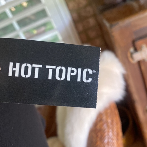 HOT TOPIC T SHIRT STRANGER THINGS THE DEMOGORGON BLACK NEW - Picture 7 of 9